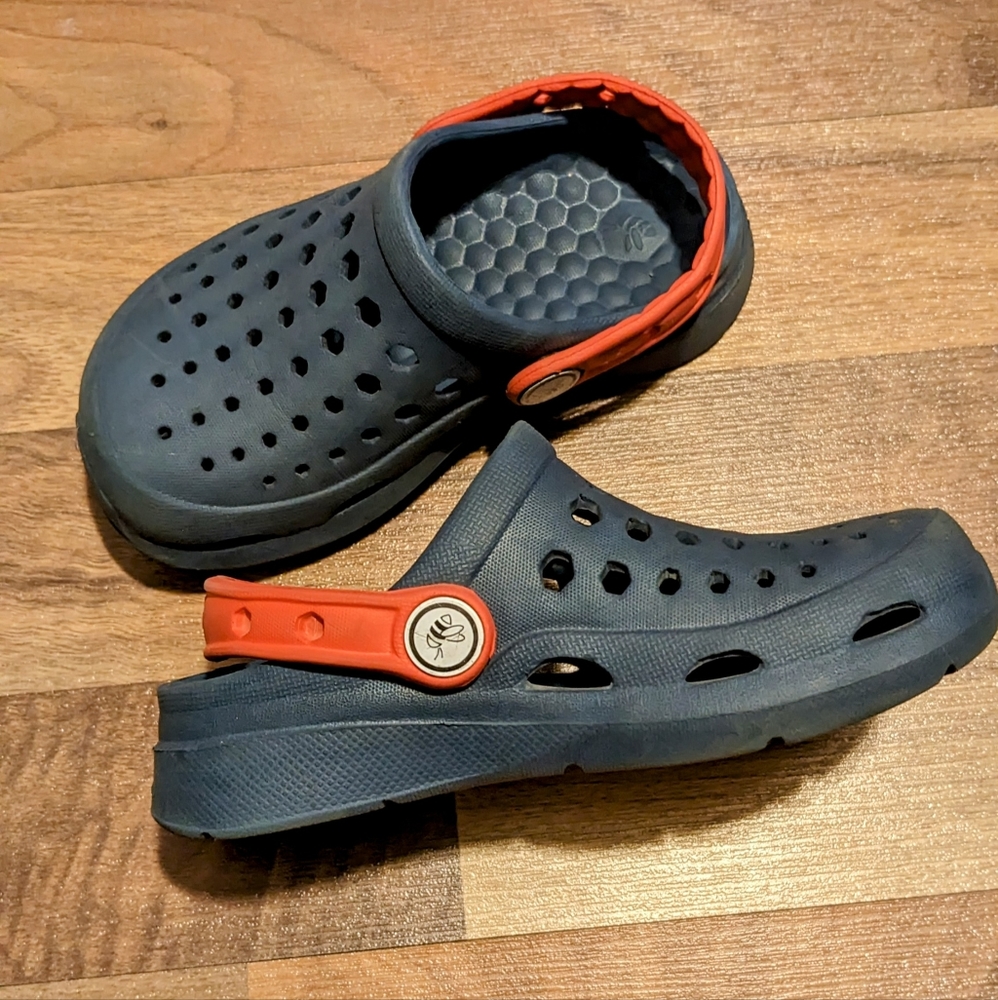 Joybees clogs size 8/9 toddler